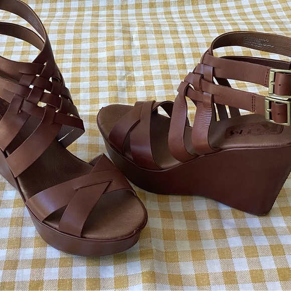 Platform Wedge - Picture 4 of 7